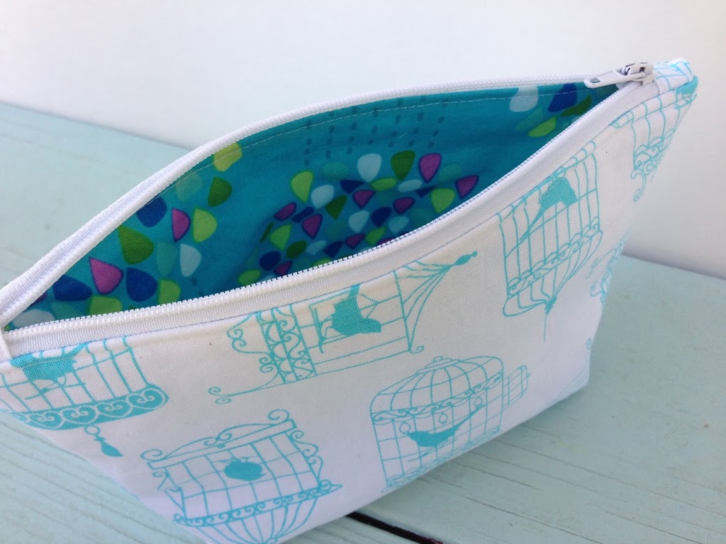 mini quilted zipper pouch {a free tutorial}