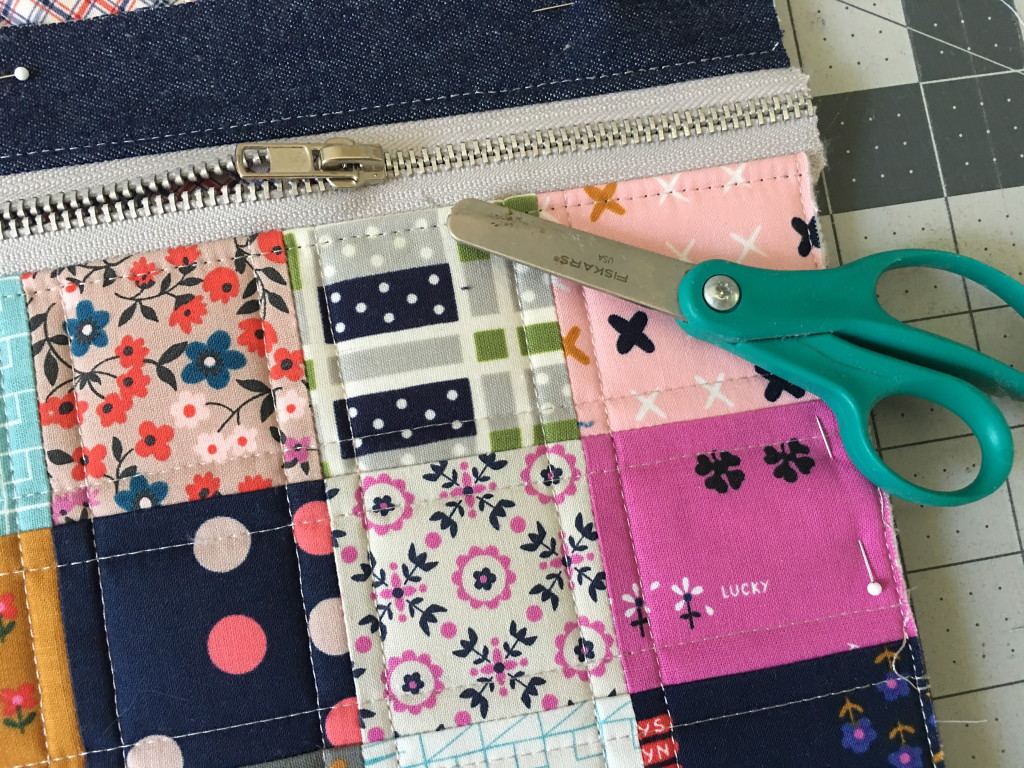 Simple Zipper Bag {Fat Quarter Shop}